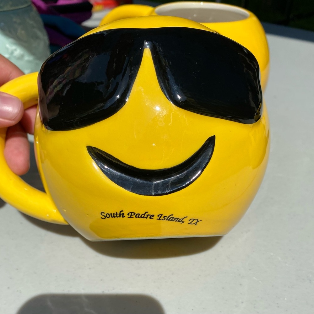 SMILEY MUGS 3pc set 😃 Vintage Large Smiley Face Tongue Mugs Collectible - Picture 9 of 12